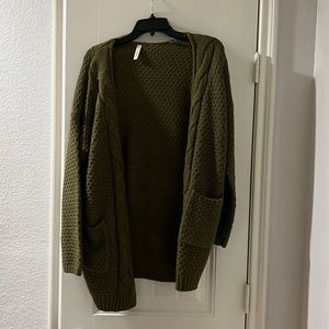 Wishlist chunky knit long sleeve cardigan.  Size M/L